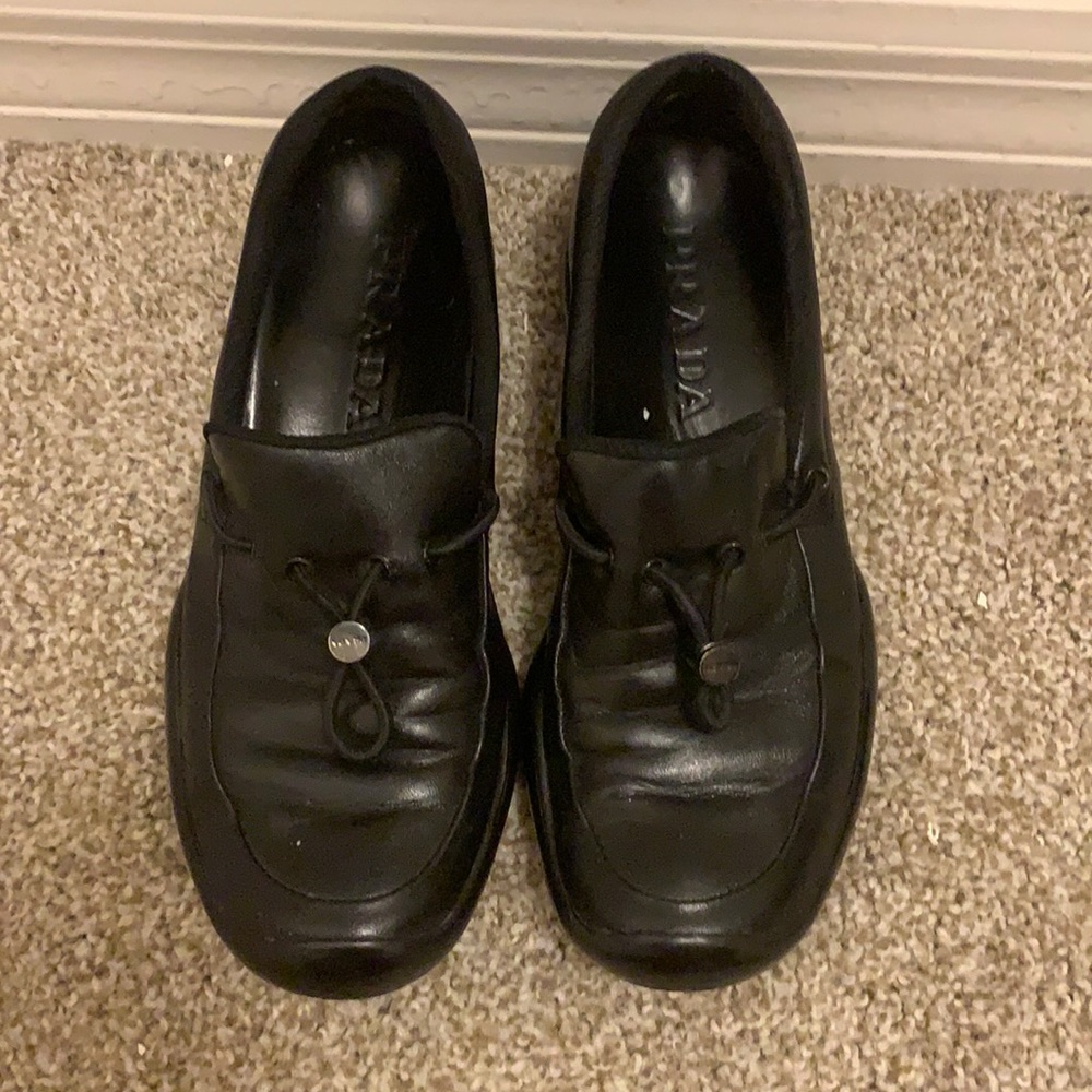 Prada loafer in leather.